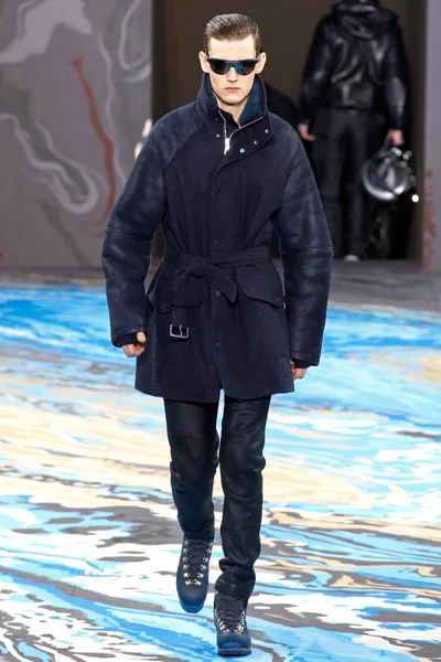 Look 30